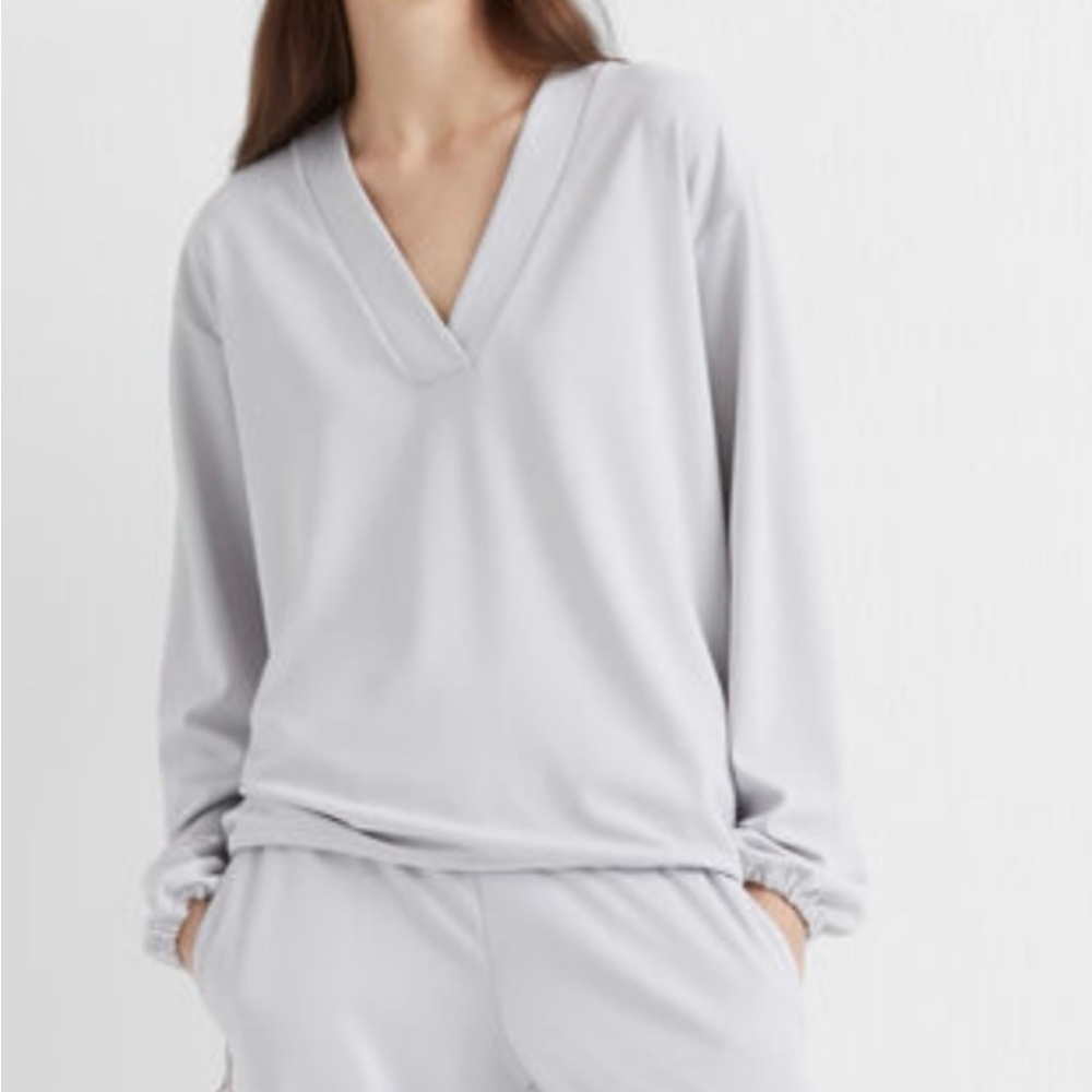 Club Monaco Swingy V-Neck Top